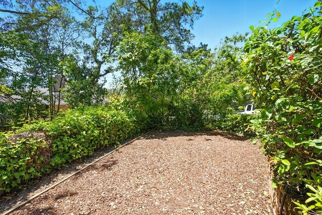 Building Photo - Gorgeous 4 bedroom home in Greenbrae with ...
