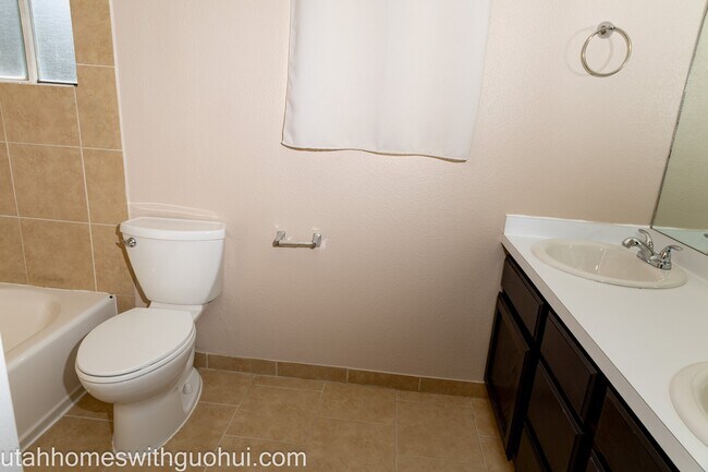 Building Photo - 441 2280 N