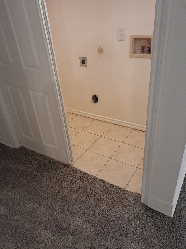 Building Photo - 206 Alpine Dr