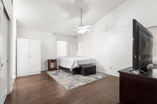 Building Photo - 45322 Pickford Ave