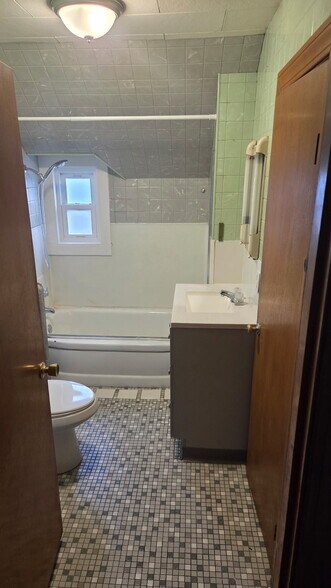 Building Photo - 12 Crown St