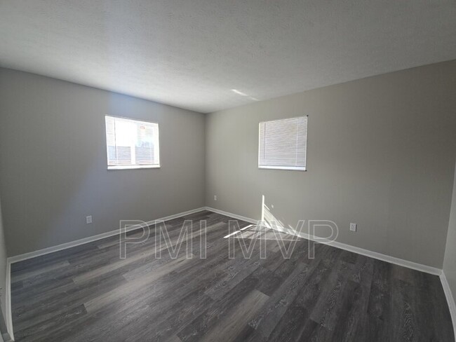 Building Photo - 834 Whitethorne Ave