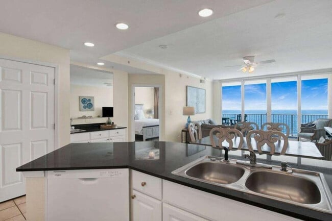 Building Photo - 365 E Beach Blvd