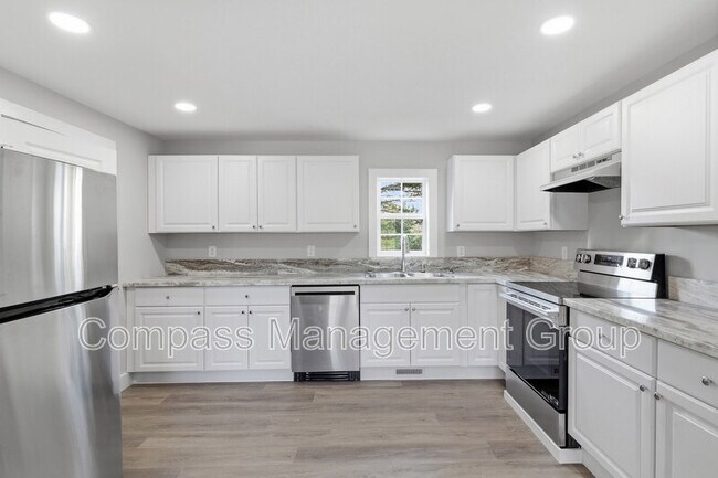 Building Photo - 2415 Piedmont St NW
