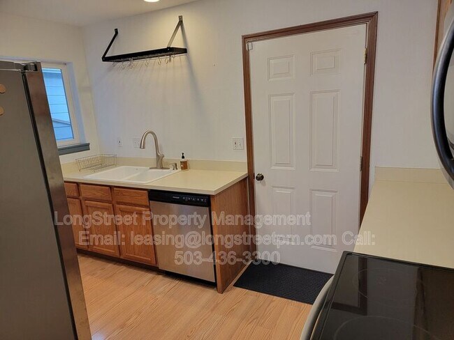 Building Photo - 3121 NE Flintlock Pl