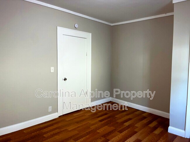 Building Photo - 421 S Columbia St