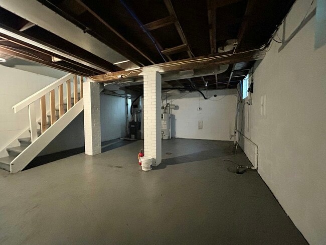 Building Photo - 151 Collins Dr