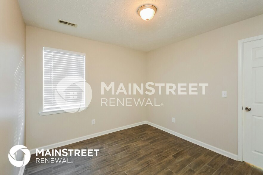 Building Photo - 851 Sweetwater Way