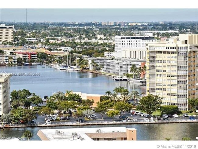 Building Photo - 1904 S Ocean Dr