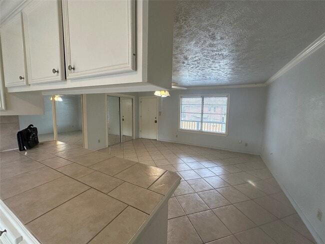 Building Photo - 613 Pacific St