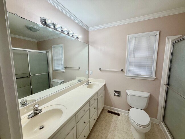 Building Photo - Three bedroom, 2 bath house in Gibsonville