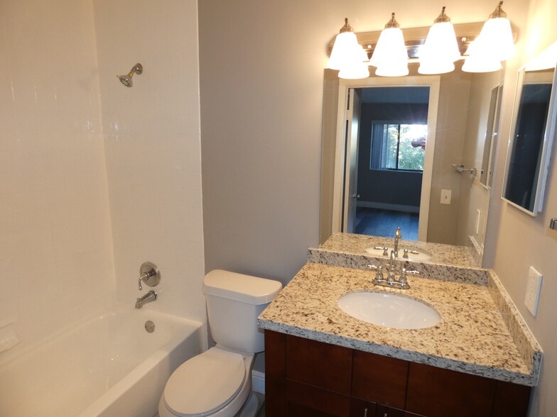 Building Photo - 8911 NW 28th Dr