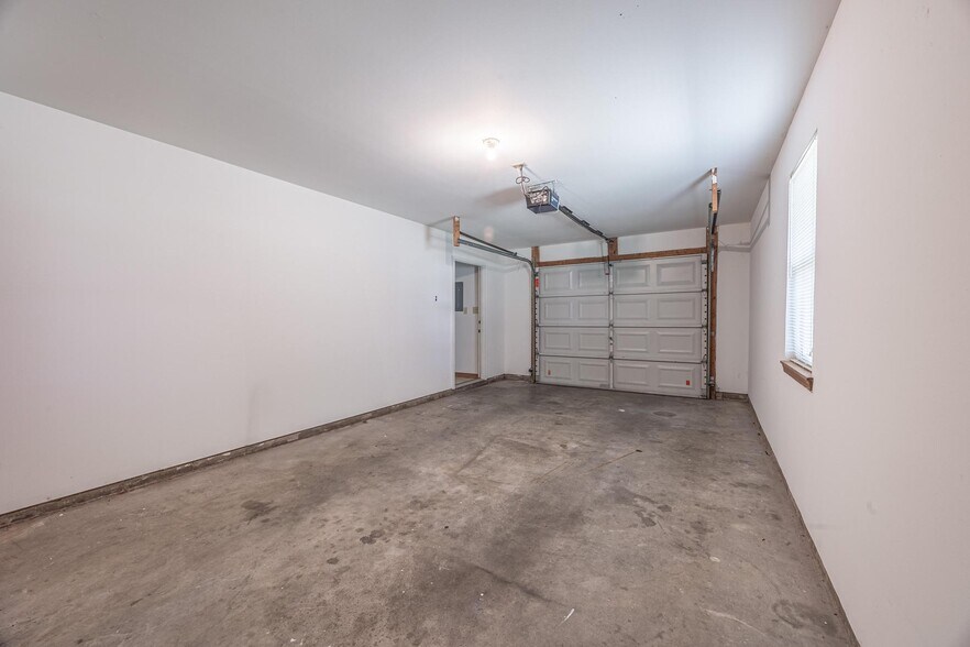 Building Photo - 552 Rumbach Ave