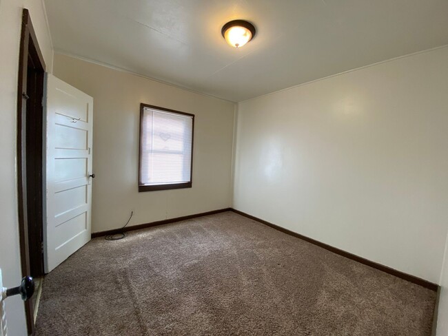 Building Photo - 1994 Esperanza Ave