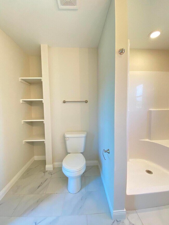 Building Photo - 6030 S Hummingbird Ln