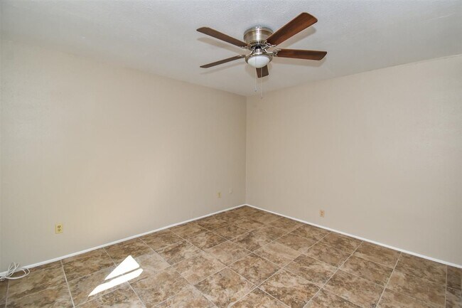 Building Photo - 1413 E Torrey Pines Cir