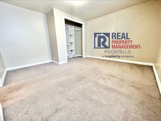 Building Photo - 611 N 11th Ave