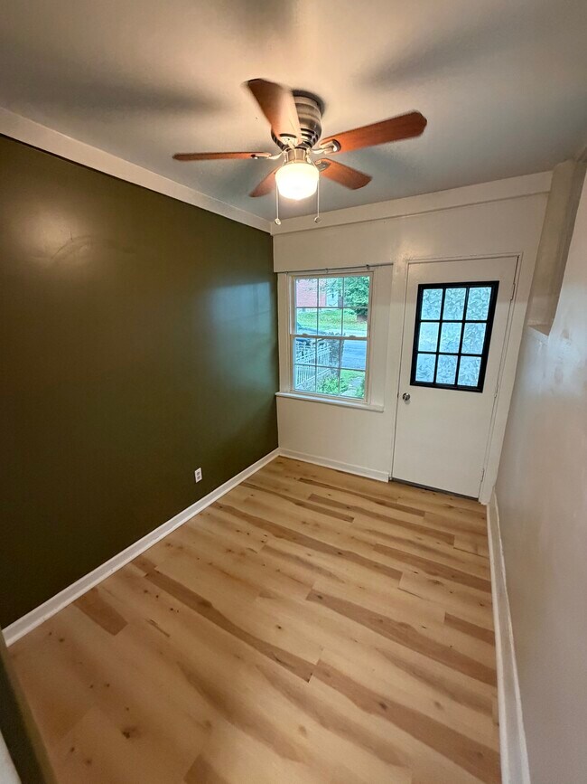Building Photo - 402 Douglass St