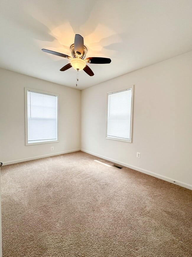 Building Photo - Sycomore Square Town House 3bed/2.5baths