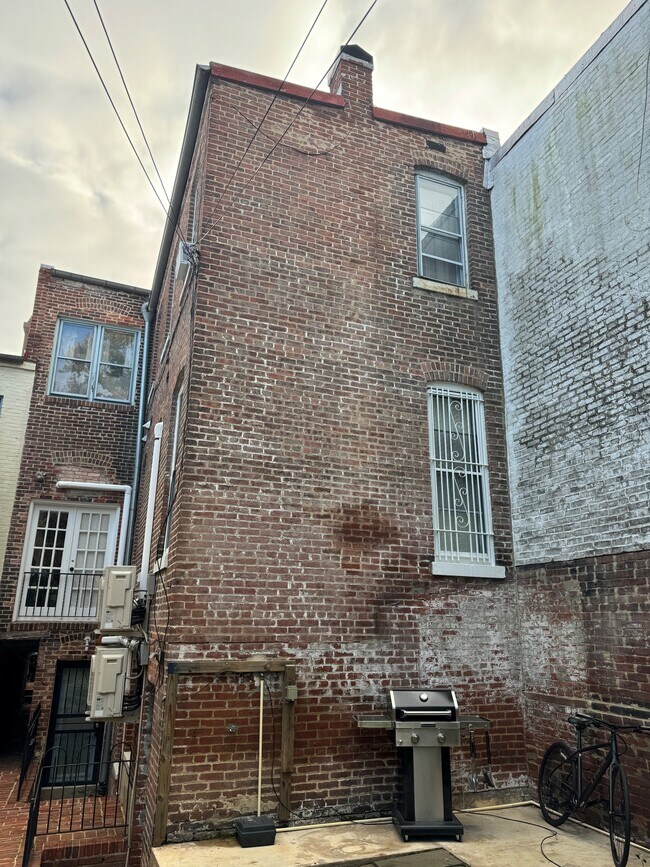 Building Photo - 215 5th St SE