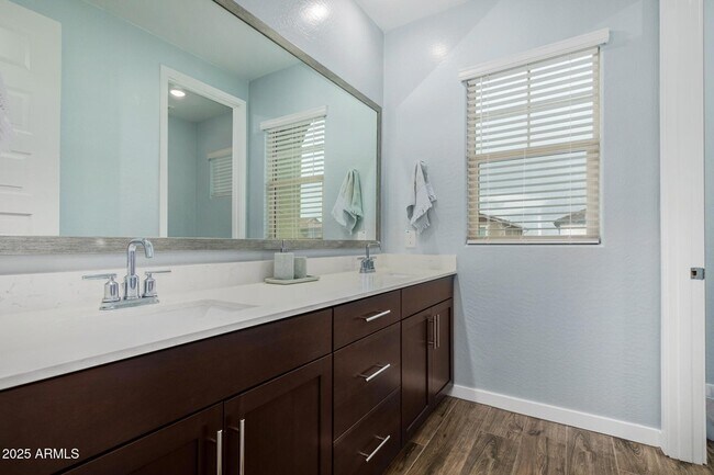 Building Photo - 1171 E Armstrong Wy