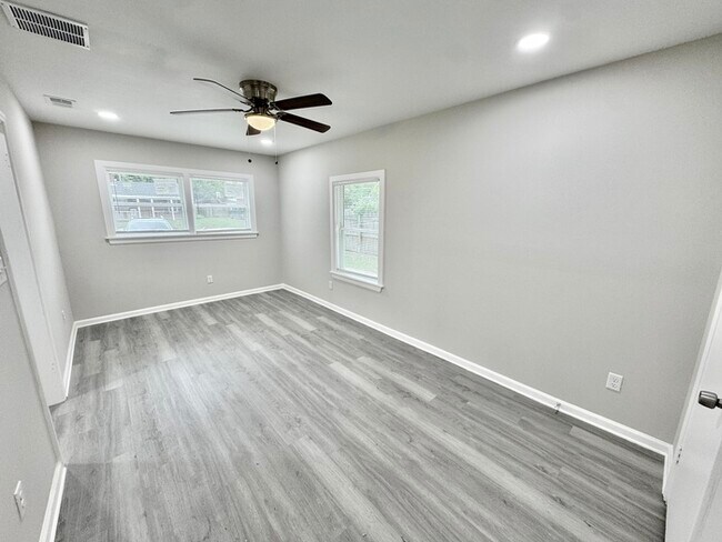 Building Photo - 4062 Alpine Ave