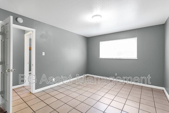 Building Photo - 1529 23rd St