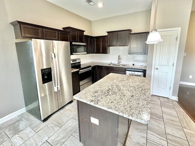 Building Photo - Now Leasing a 5 Bedroom 3 Bath Home In Olive Branch At Stateline