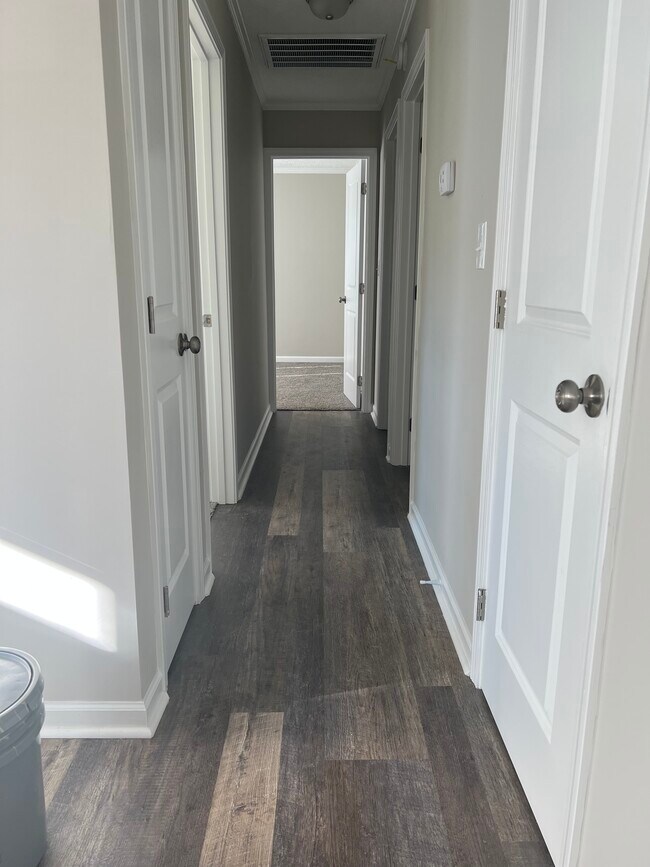 Building Photo - 1102 King St