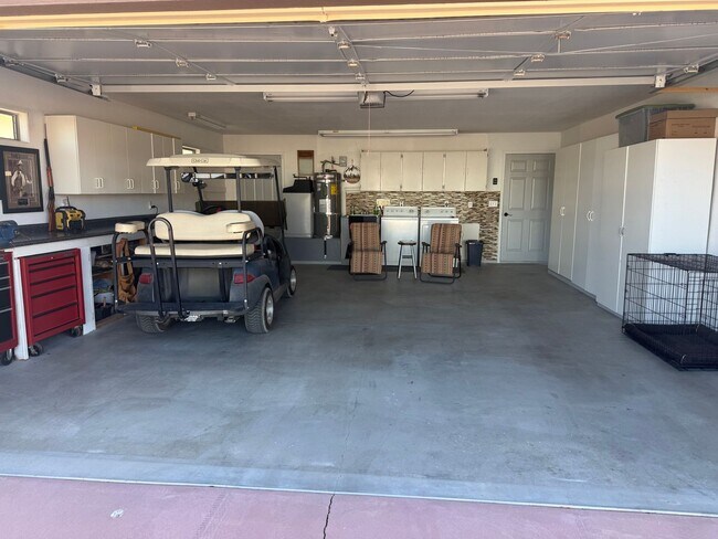 Building Photo - 3 to 6 Month Rental with Golf course views