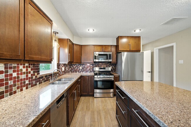 Building Photo - 1714 Parana Dr