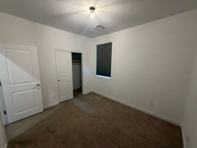 Building Photo - 17072 W Alice Ave