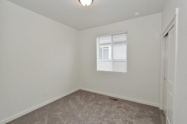 Building Photo - 11138 Overhang St