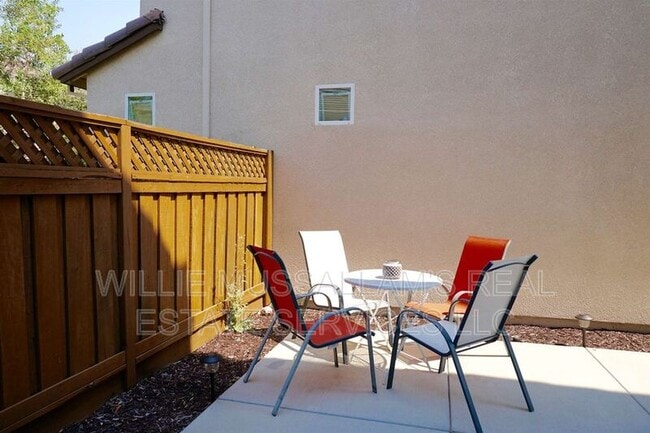 Building Photo - 239 W Santa Cruz Way