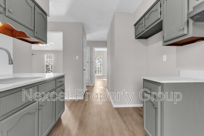 Building Photo - 10212 Oak Leaf Dr