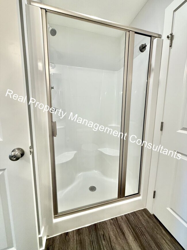 Building Photo - $500 off Move In Special on 4-bedroom, 3-b...