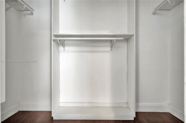 Building Photo - 4721 W Park Rd