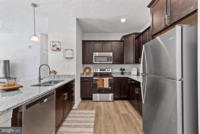 Building Photo - 2205 Hudson Ct