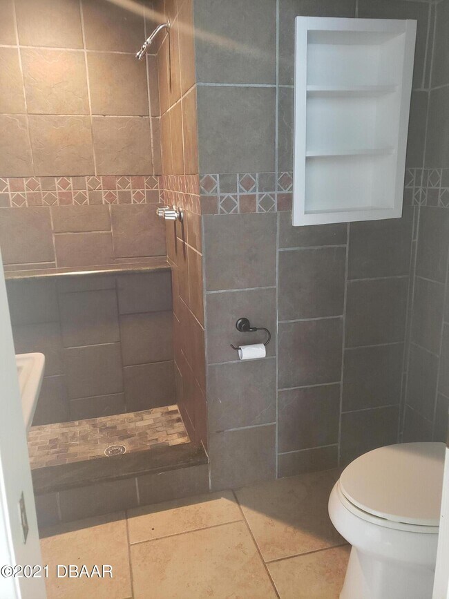 Building Photo - 135 Highland Ave