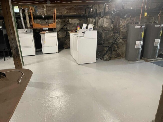 Building Photo - 4031-4037-4037 Pleasant St