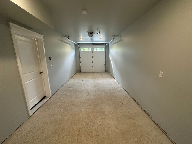 Building Photo - 3501 Sussex Dr