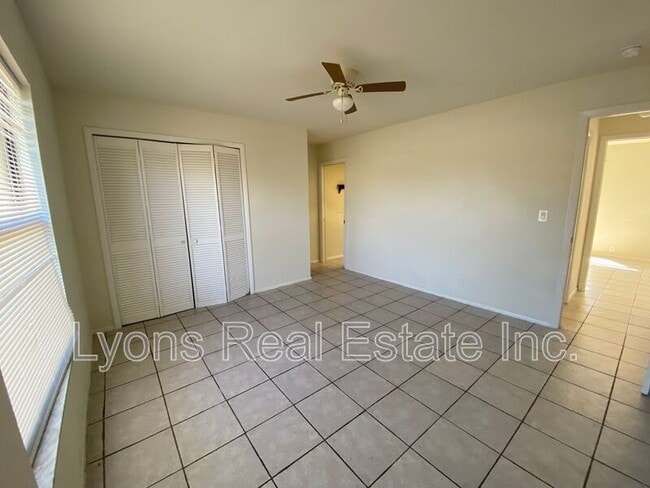 Building Photo - 801 SE 5th Ave