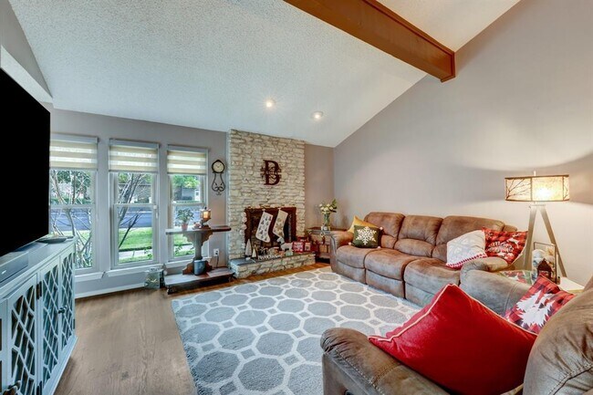 Building Photo - 2217 Onion Creek Pkwy