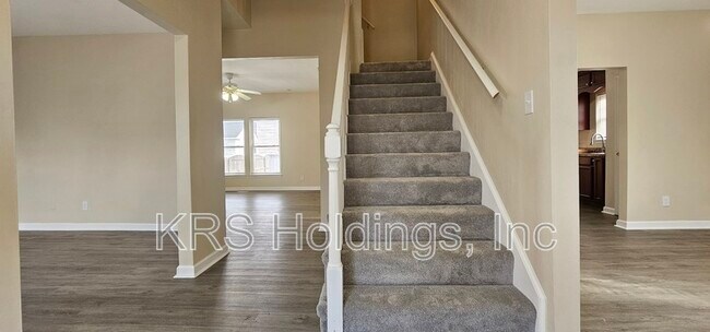 Building Photo - 820 Maltby Cres