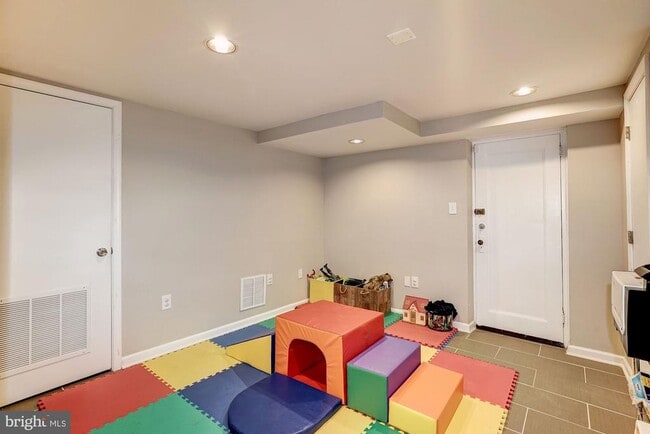 Building Photo - 5724 27th St NW