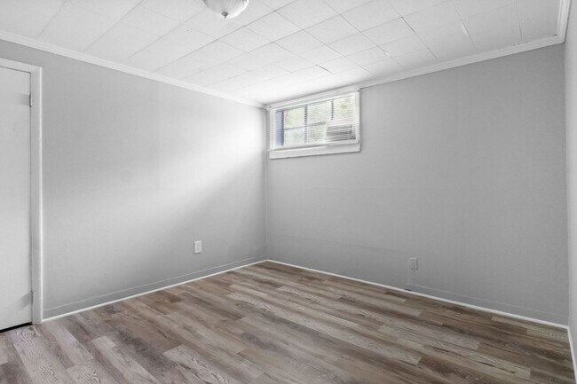 Building Photo - 427 Circle Dr