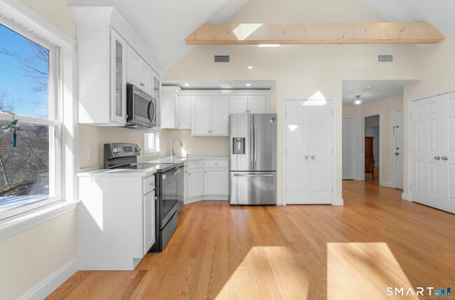 Building Photo - 18 Madeline Dr