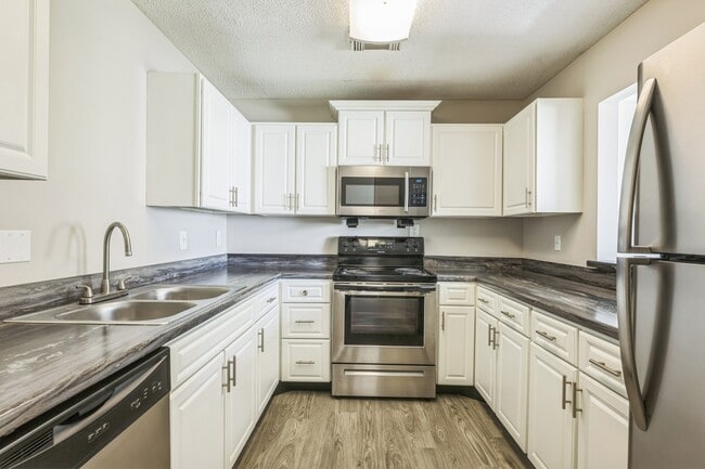 Building Photo - Havenly Park Villas