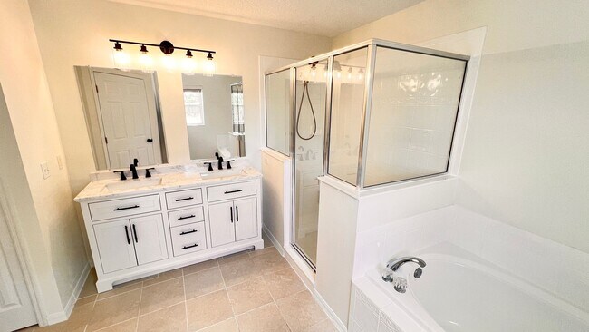 Building Photo - AWESOME 4BD/3BA in Orlando!!!