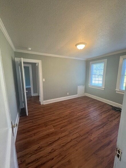 Building Photo - 2612 Sunset Ave